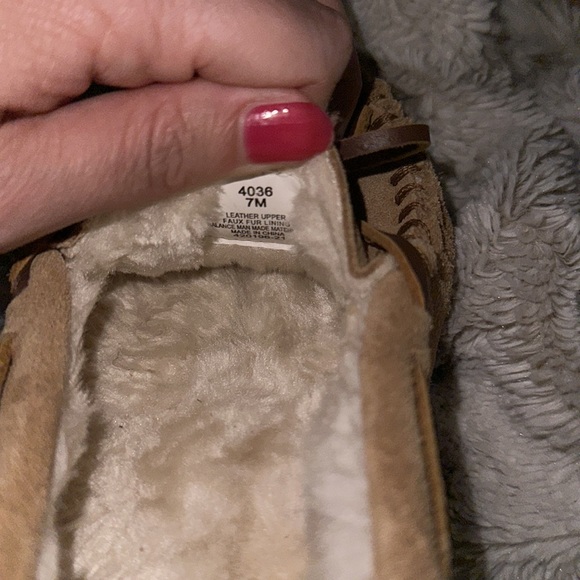 Minnetonka Moccasin Slipper Shoes size 7 - Picture 2 of 5